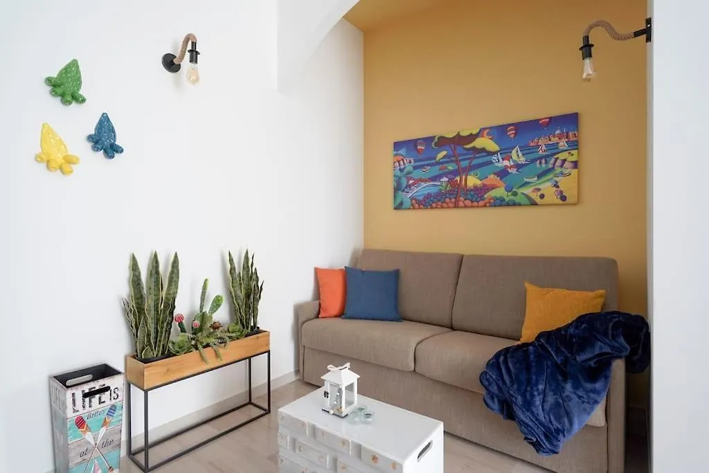 Mediterranea Apartment- Central Station - Free Wifi&Netflix Bari 0*,
