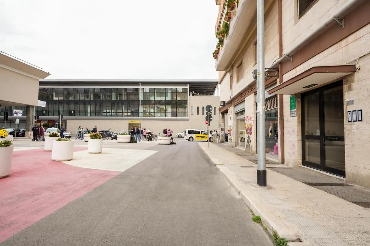 Mediterranea Apartment- Central Station - Free Wifi&Netflix Bari 0*,  Italie