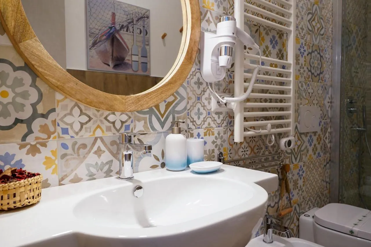 Mediterranea Apartment- Central Station - Free Wifi&Netflix Bari