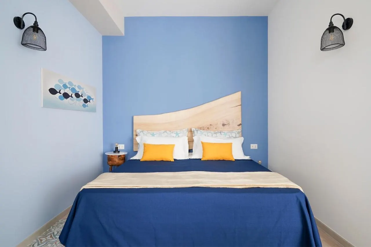 Mediterranea Apartment- Central Station - Free Wifi&Netflix Bari 0*,  Olaszország