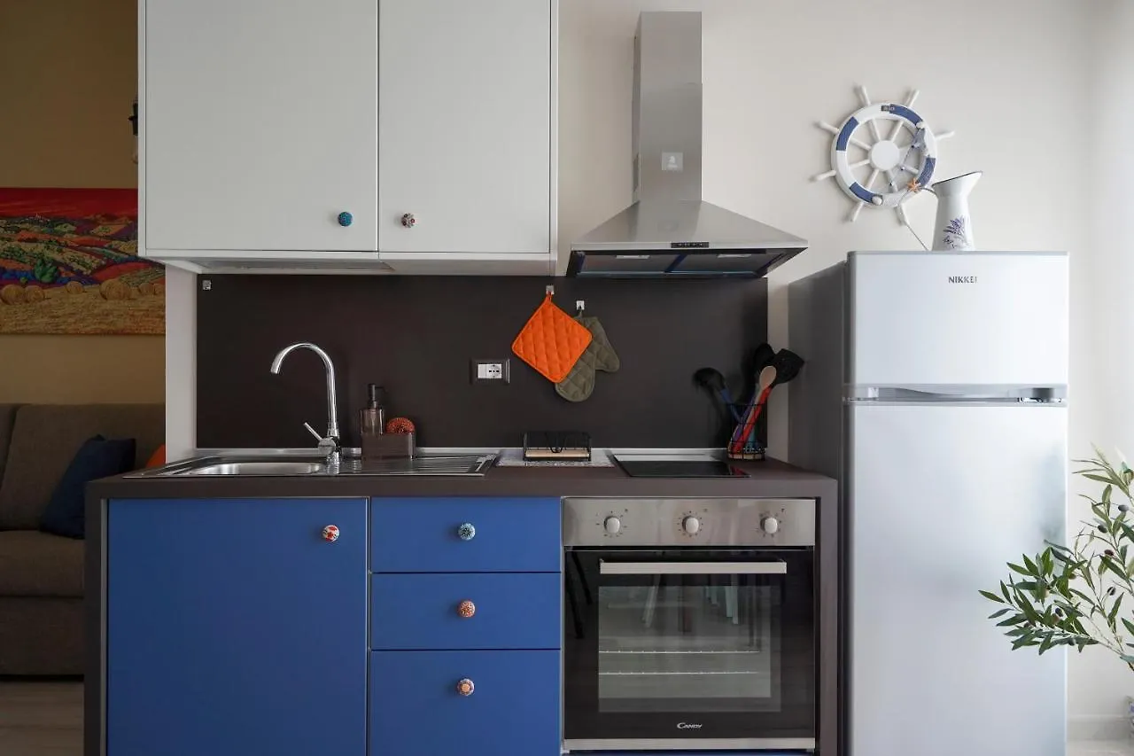 Mediterranea Apartment- Central Station - Free Wifi&Netflix Bari 0*,