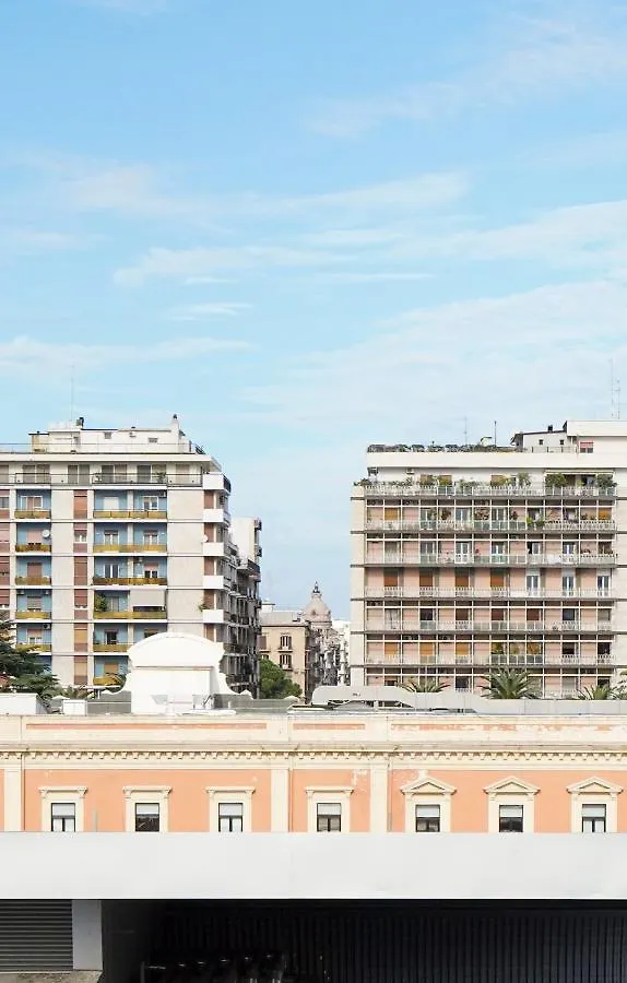 Mediterranea Apartment- Central Station - Free Wifi&Netflix Bari 0*,  Italie