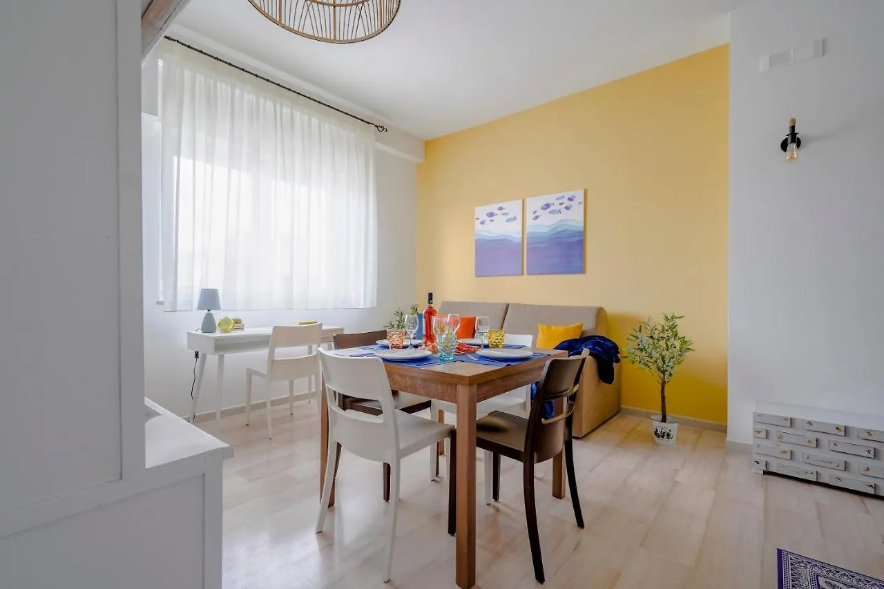 Mediterranea Apartment- Central Station - Free Wifi&Netflix Bari