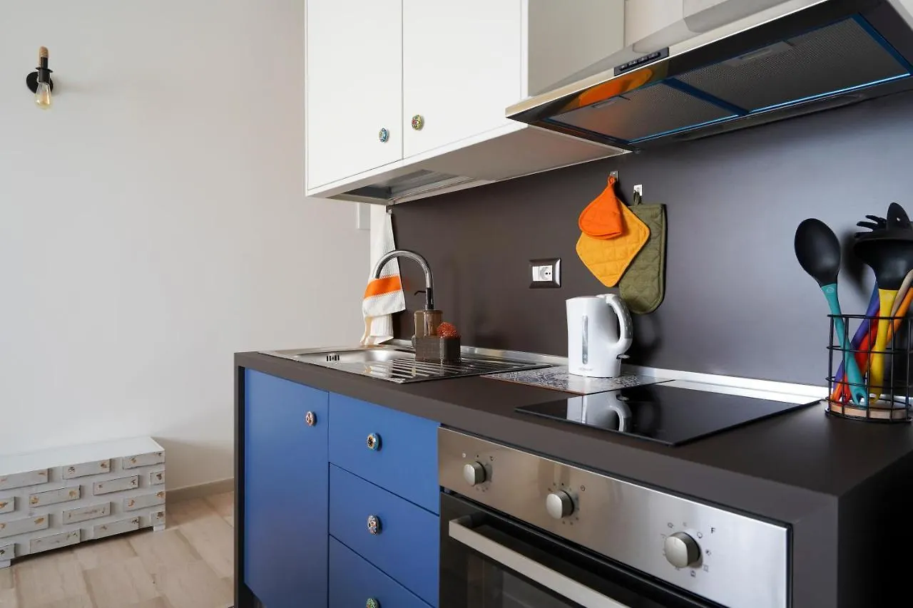 Mediterranea Apartment- Central Station - Free Wifi&Netflix Bari 0*,