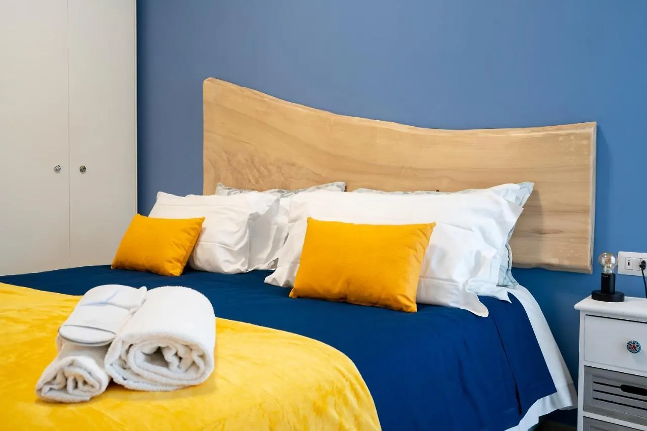 Mediterranea Apartment- Central Station - Free Wifi&Netflix Bari 0*,  Olaszország