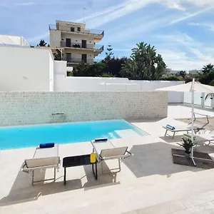 Apartman Mediterranea - Seaview, Pool & Garden, Bari