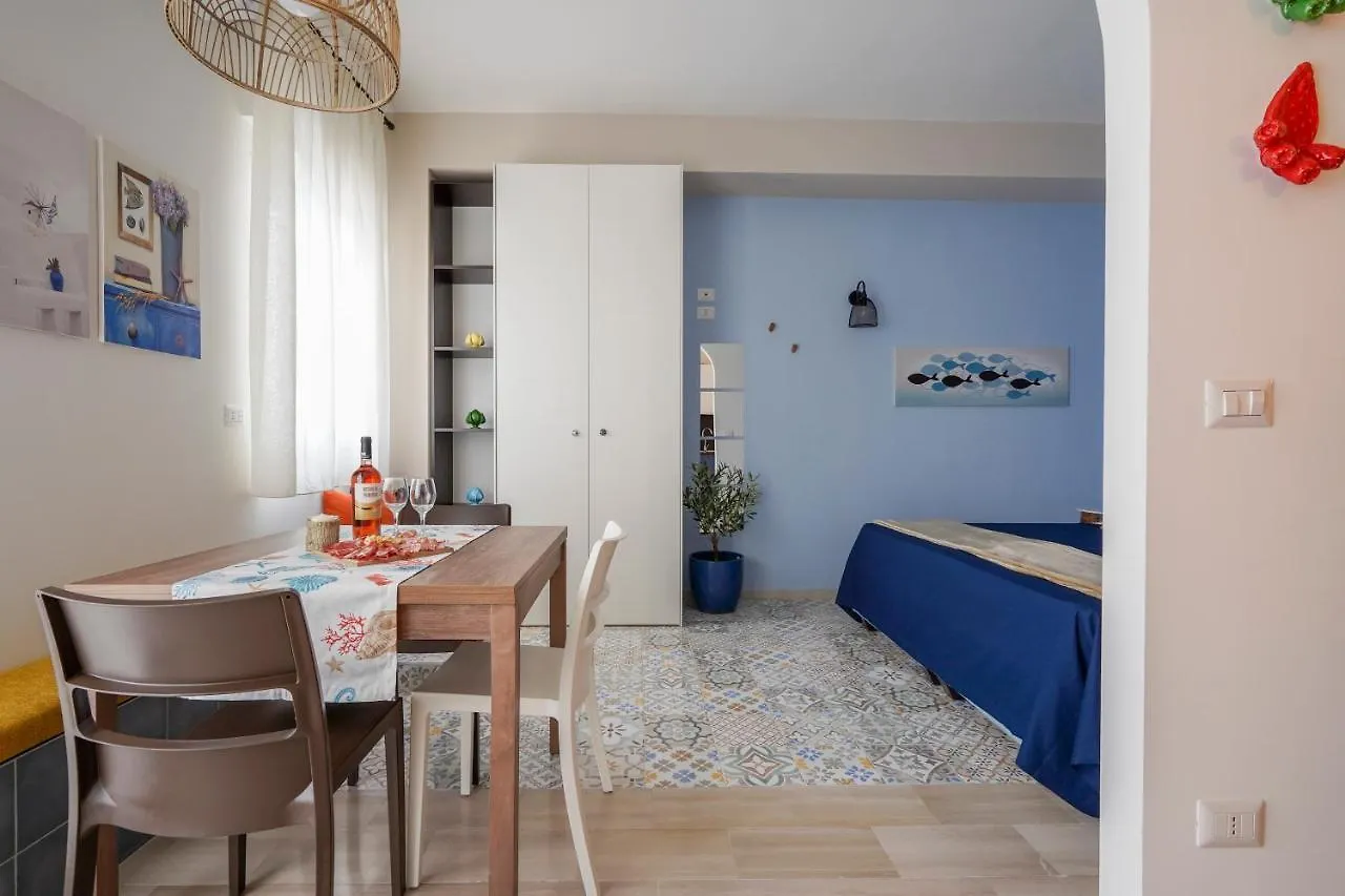 Mediterranea Apartment- Central Station - Free Wifi&Netflix Bari 0*,