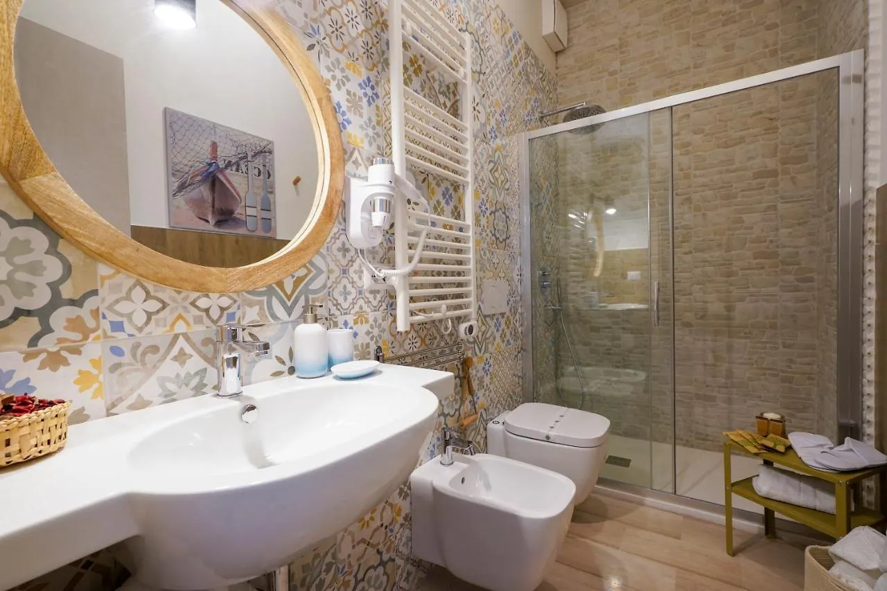 Mediterranea Apartment- Central Station - Free Wifi&Netflix Bari 0*,  Itálie