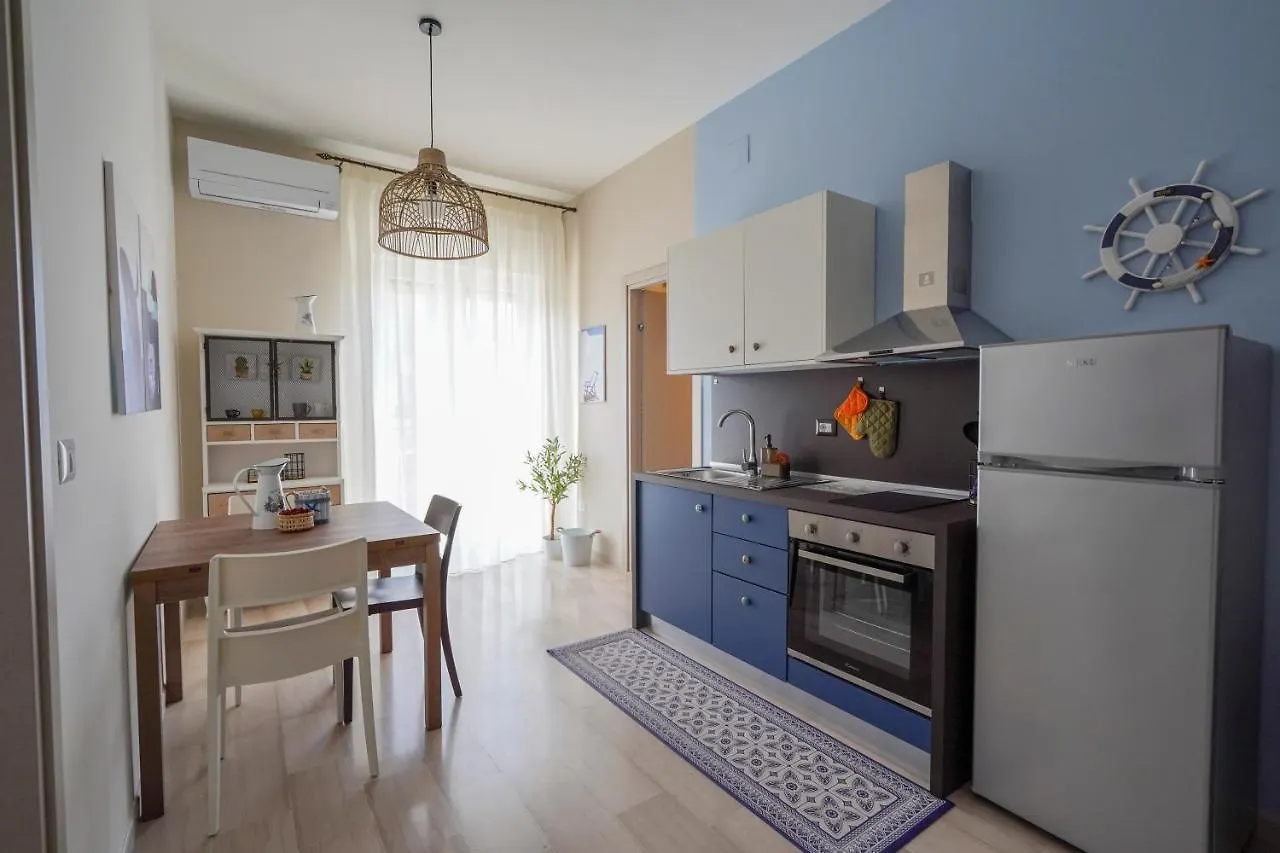 Mediterranea Apartment- Central Station - Free Wifi&Netflix Bari
