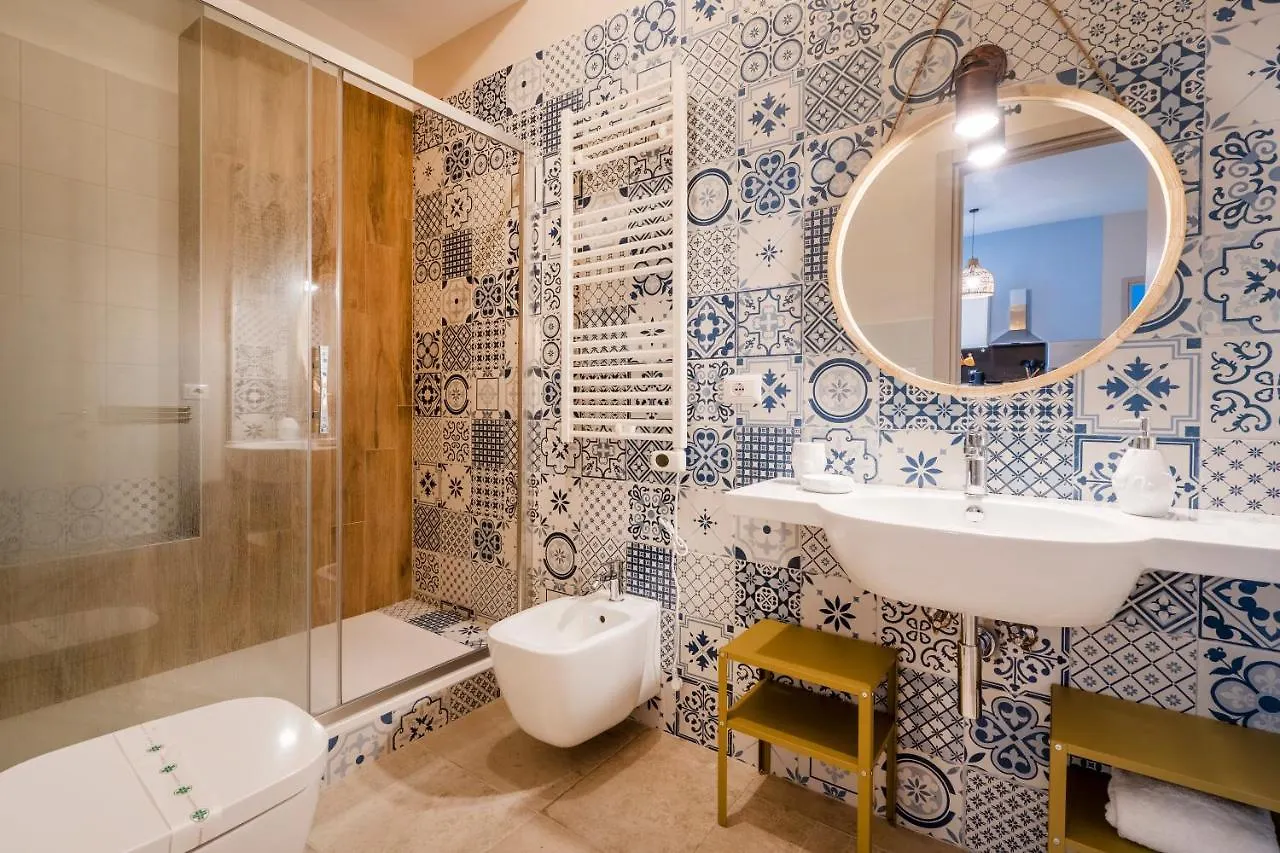 Mediterranea Apartment- Central Station - Free Wifi&Netflix Bari 0*,  Itálie